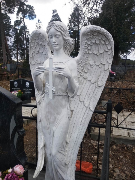 Ангел на могилу из литьевого мрамора