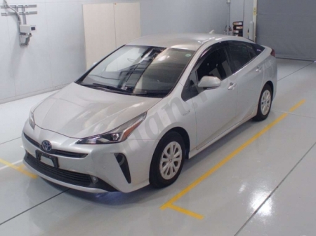 Лифтбек гибрид Toyota Prius кузов ZVW51 модификация S Safety Sense гв 2019 пробег 63 т.км